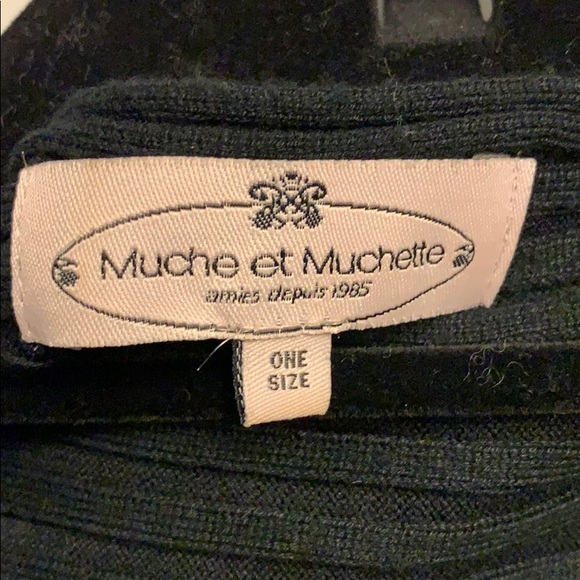 Black poncho - Picture 3 of 3